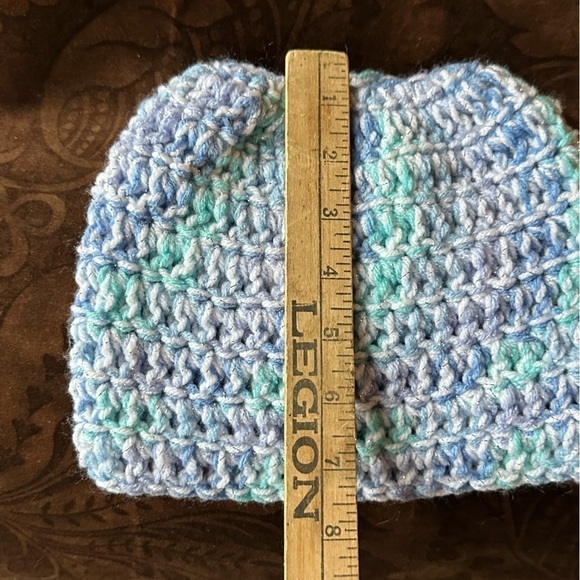 Ponytail hole crochet hat Silver tinsel pastel and white handmade acrylic - Picture 4 of 4